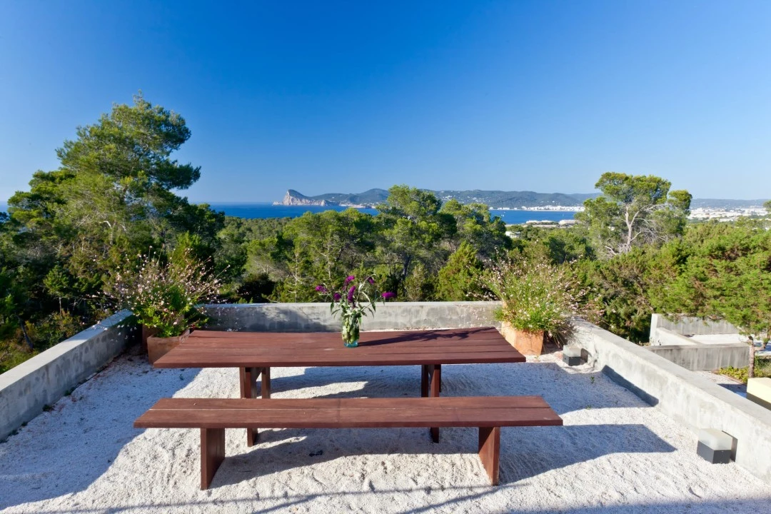 1681371384-Luxury real estates villa to rent Ibiza Azur 39 outside table.webp